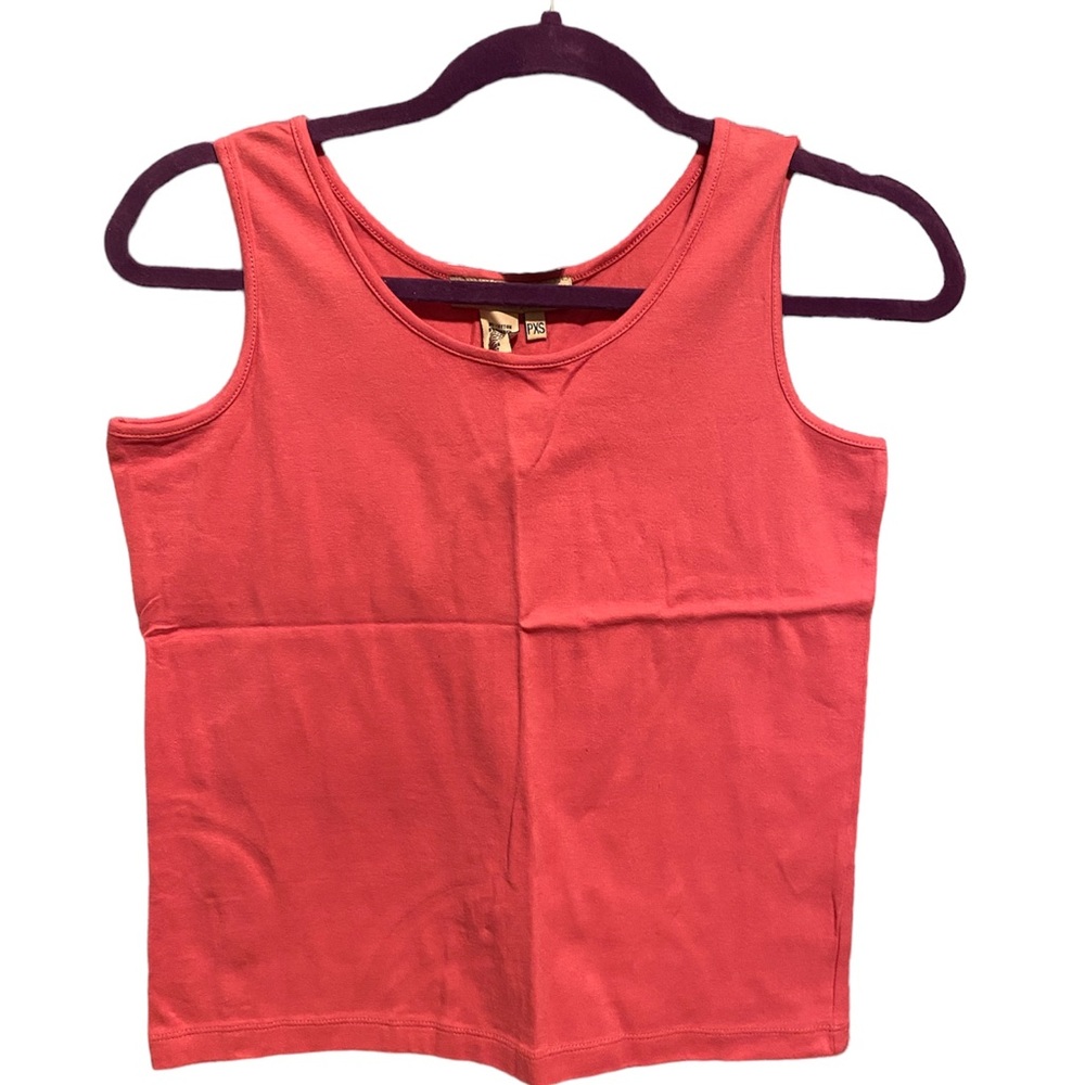 pink tank top